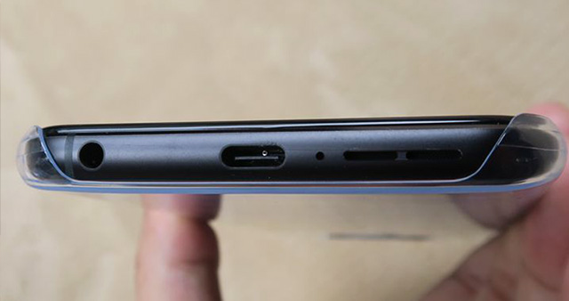 ASUS ZenFone 6の端子