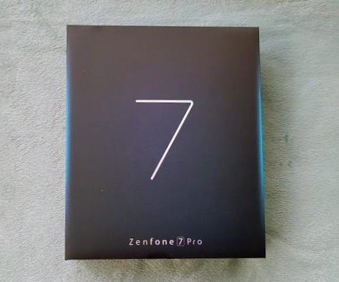 Zenfone7 Proの箱